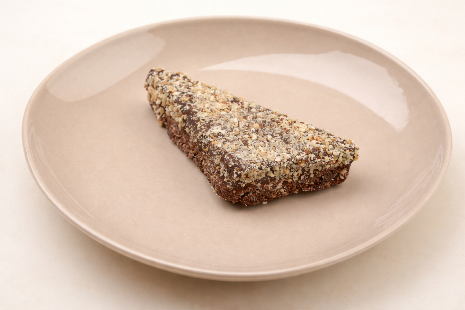 ფინიკის და კაკაოს ბარი ნუშით