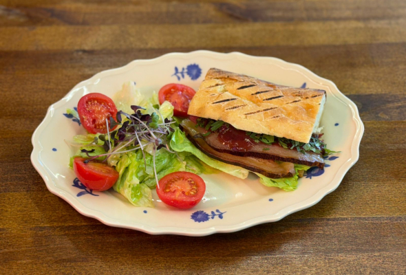 დედას პური რაჭული ლორით