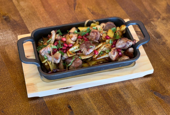 ოჯახური ღორის ხორცით